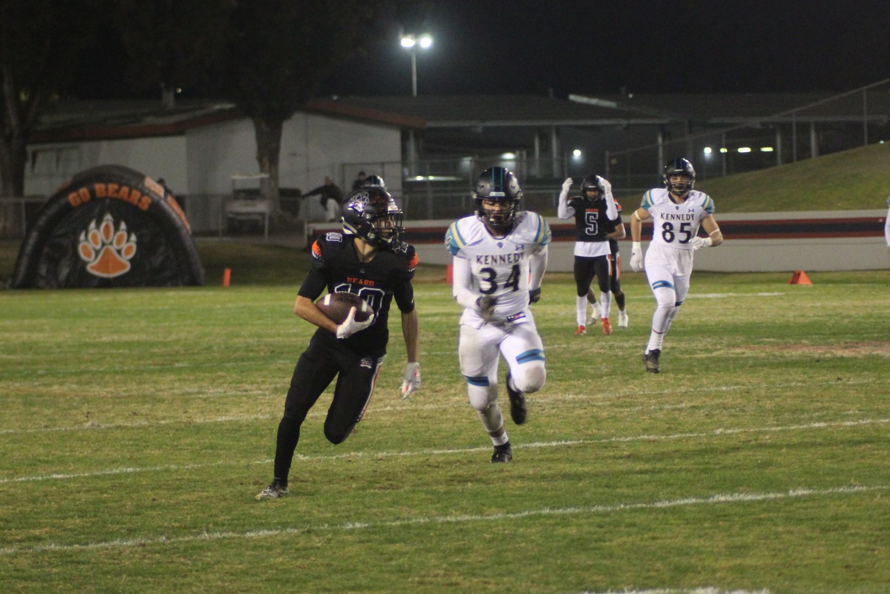 Bears top Thunderbirds, move on to Division IV championship